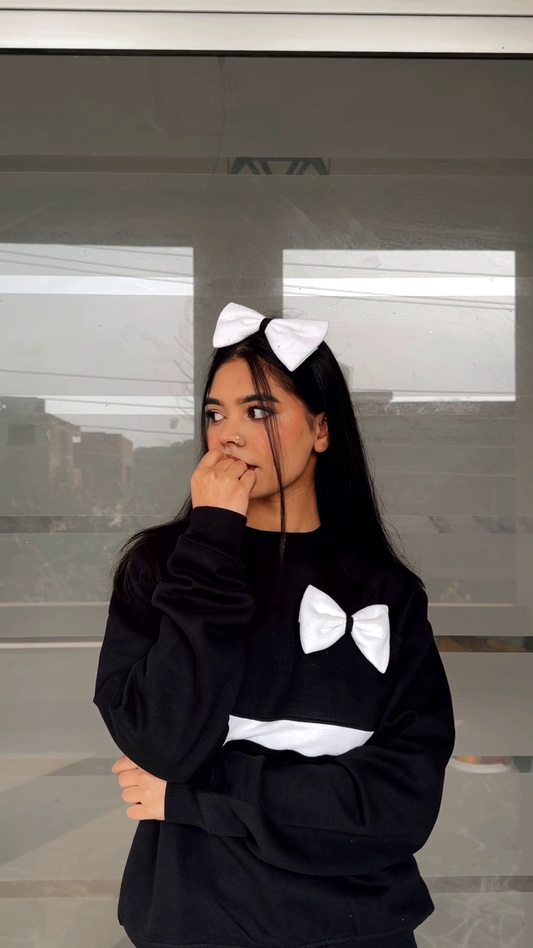 Winter White Rabbon Sweatshirt + Gift
